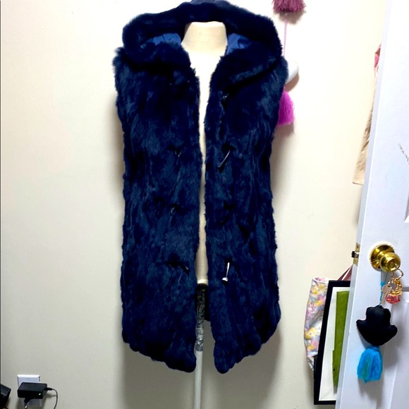 Mitchie’s Rabit Vest size XS ‼️♥️💕 - Picture 1 of 6